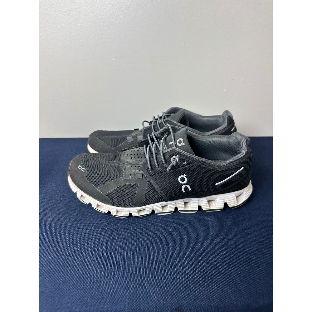 On Cloud | Black/White Running Shoes | Size 7